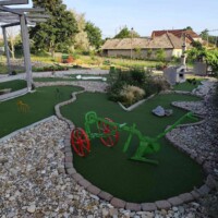 golfová dráha s pluhom adventure minigolf luzany