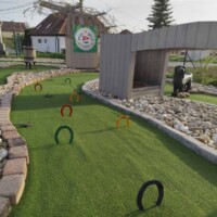 golfová dráha s podkovami